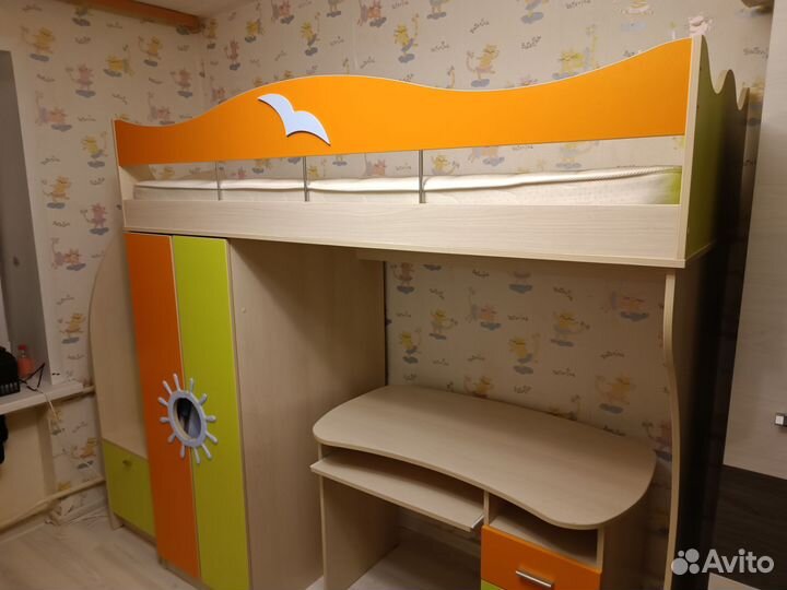 Кровать-чердак с рабочим столом