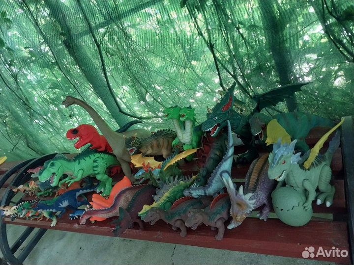 Динозавры игрушки