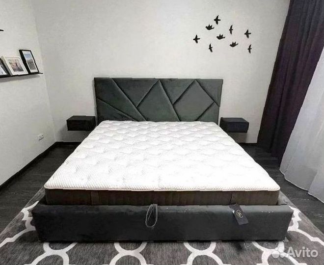 Кровать с мягким изголовьем