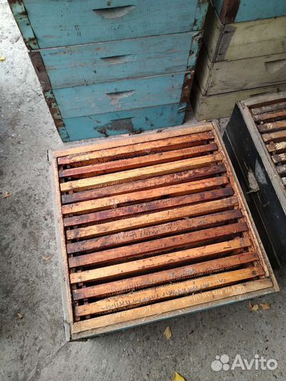 Ульи, магазины, вощина, рамки