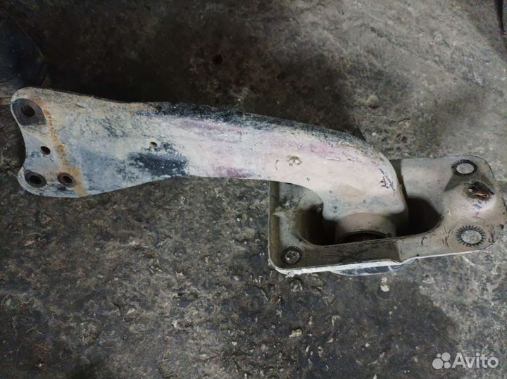 Volkswagen Touran рычаг задний продольный