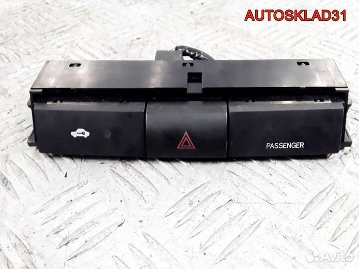 Кнопка аварийной сигнализации Toyota Corolla Verso