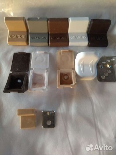 Мебельная фурнитура уголки