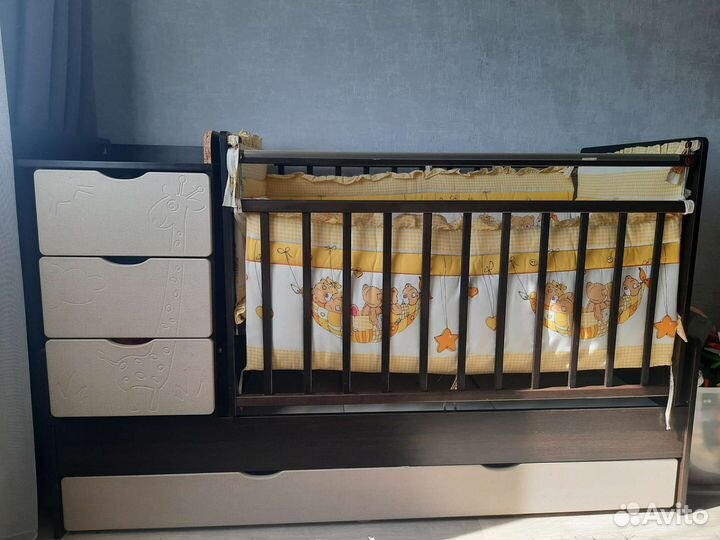 Кровать детская с пеленальным столиком