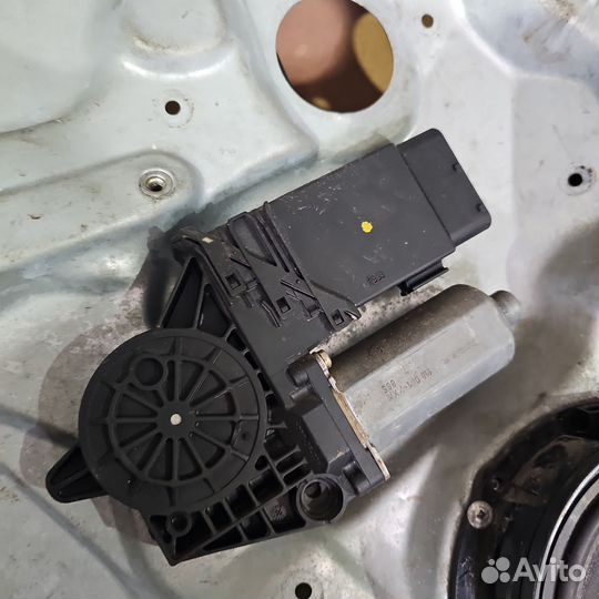 Стеклоподъемник левый Фольксваген Пассат Б5