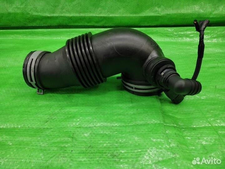 Патрубок воздуш фильтра 7L6129534 VW Touareg 02-10