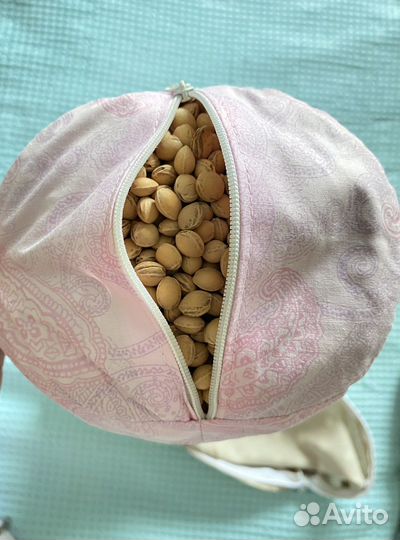 Подушка-валик с вишневыми косточками