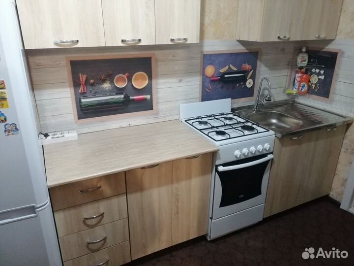 Кухня Рокет с обеденным столом в комплекте