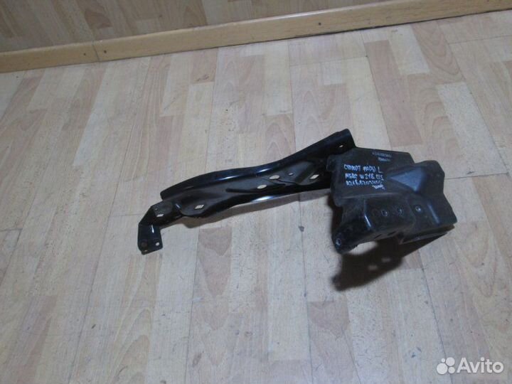 Суппорт фары Mercedes Benz W218