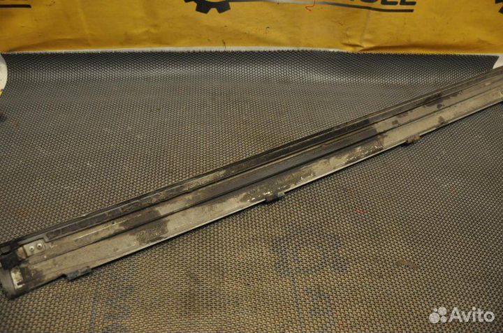 Накладка на дверь Toyota Granvia KCH16W