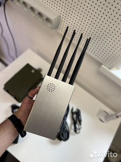 Глушитель сотовой связи и навигации Терминатор 20G