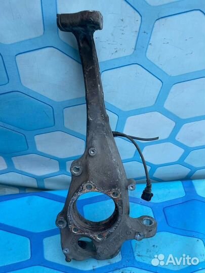 Кулак поворотный передний правый 8K0407254R