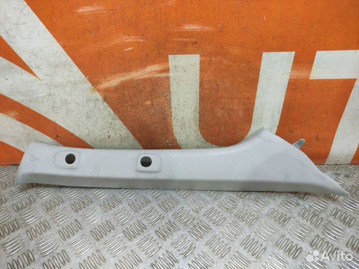 Обшивка стойки передняя правая Toyota Fortuner 2