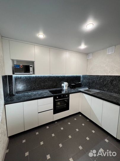 Угловой гарнитур для кухни на заказ