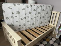 Кровать из натурального дерева с матрасом