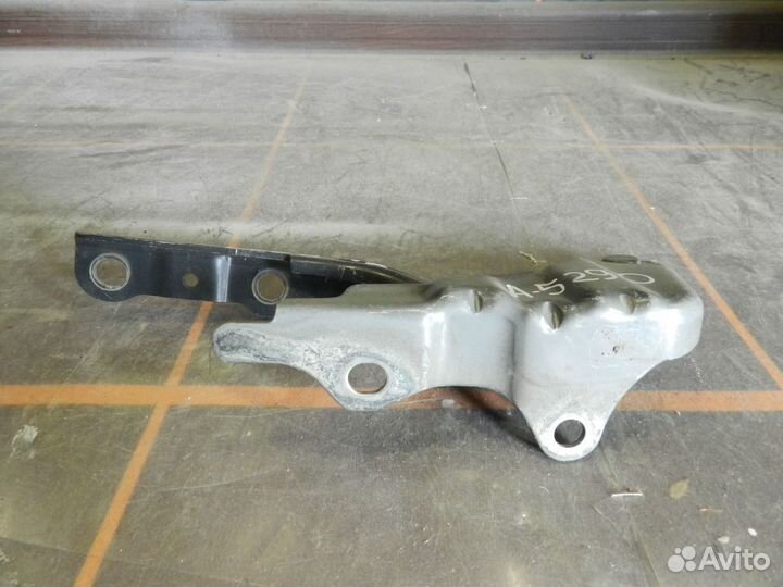 Петля капота левая/правая - Kia Ceed 2