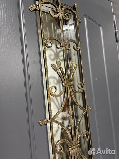 Входная металлическая дверь с ковкой