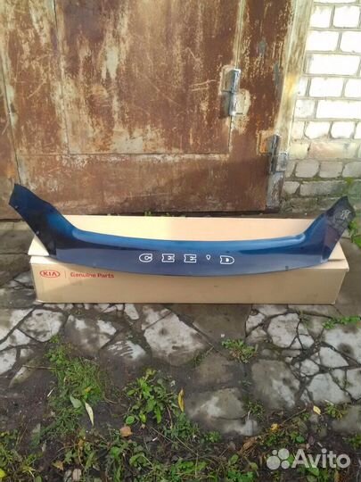 Отбойник спойлер б/у на капот KIA ceed 2010-2012 г