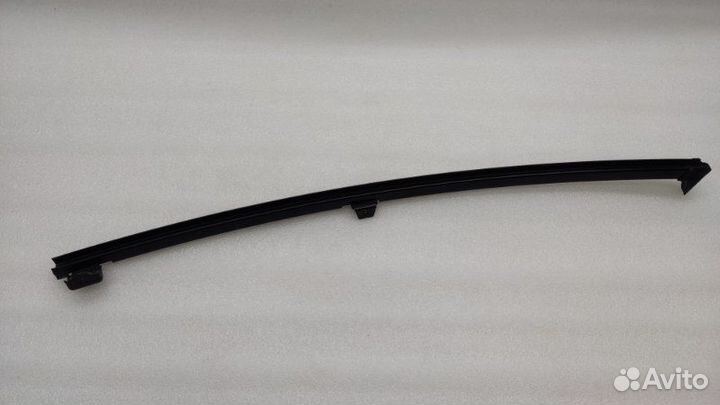 Направляющая стекла двери задняя правая Toyota