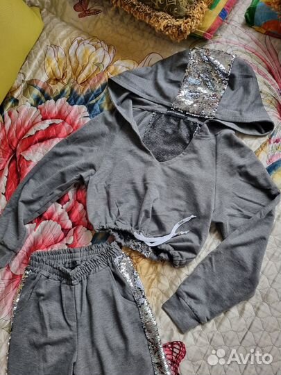 Спортивный костюм женский