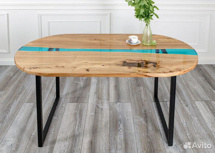 Стол река из эпоксидной смолы овальный