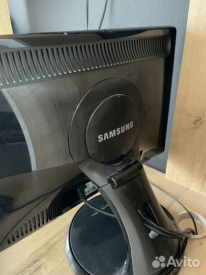 Монитор Samsung syncmaster 961BW