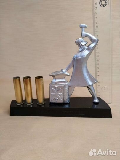 Сувенир настольный подставка кузнец Левша Тула
