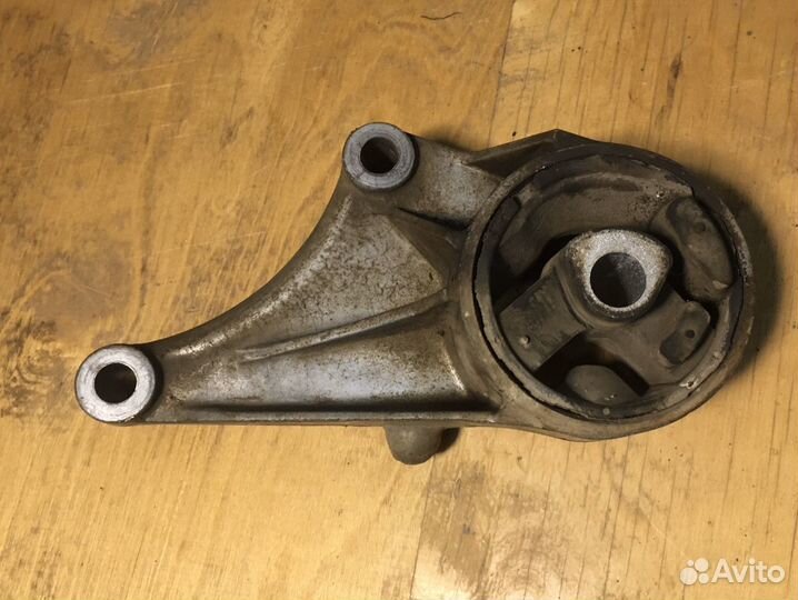 Опора двигателя передняя Opel Astra Н