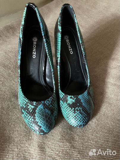 Женские туфли каблук 37-й размер как новые