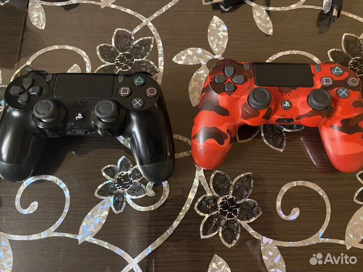 PS4 PRO 1tb + 2 геймпада + док станция + диск