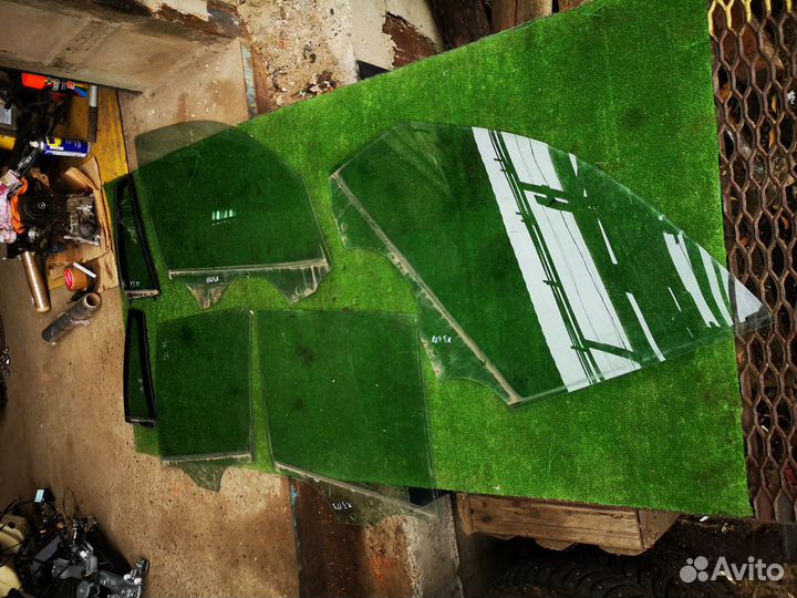 Стекло двери глухое на BMW X3 F25 10-17