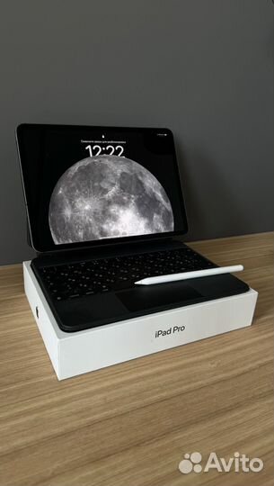 iPad Pro (11-inch) Wi-Fi + Cellular