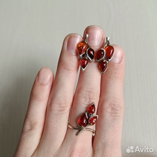 Серебряные серьги с янтарем