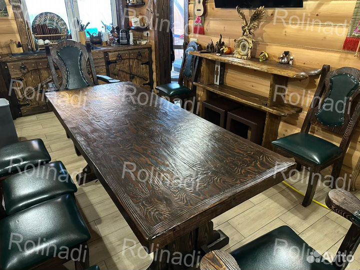 Стол и стулья