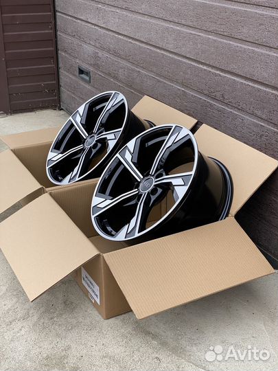 Диски R18 Audi RS4 5*112 Черный полированный