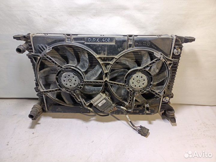 Радиатор охлаждения двигателя Audi Q5 8R универсал