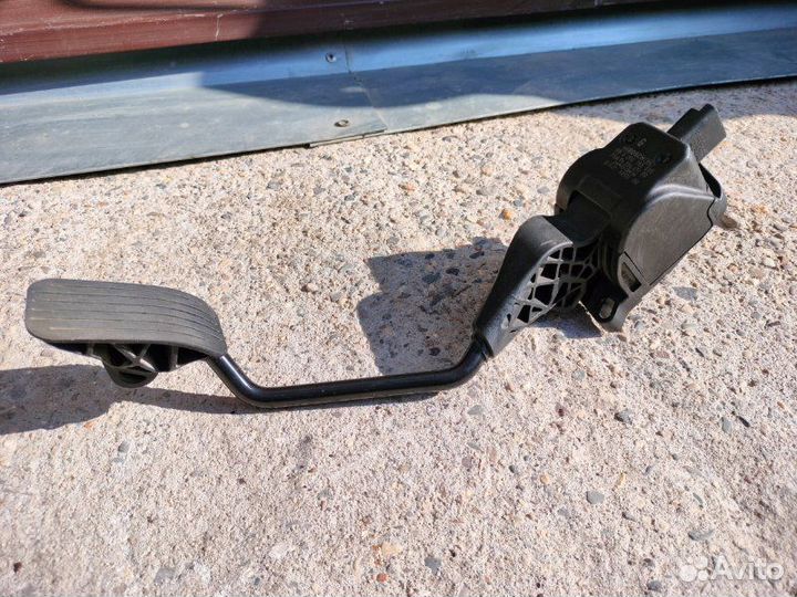 Педаль газа Peugeot Partner минивен 1.4 KFW 2011