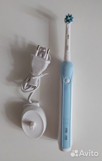 Электрическая зубная щетка oral b