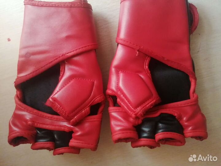 Боксерские перчатки