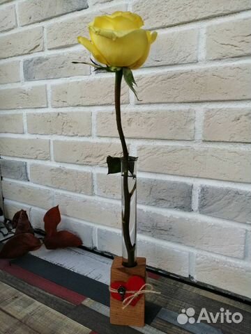 Маленькая ваза (подставка для цветов, сухоцветов)