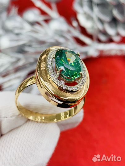 Золотое кольцо с фианитом