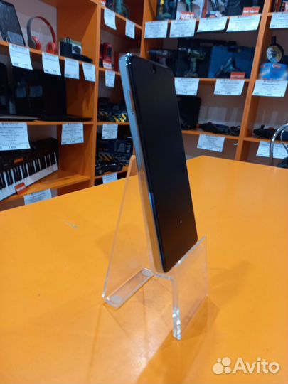 1) Infinix (Note 30 8/128GB)