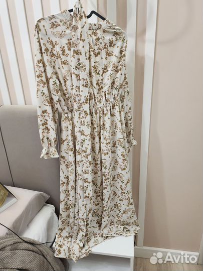 Платье повседневное миди в цветочек размер М