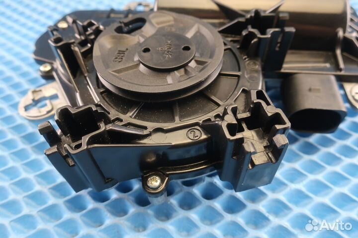 Доводчик замка крышки багажника Skoda Superb 3