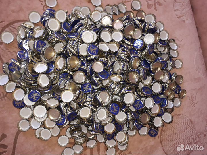 750 крышек пива Lowenbrau