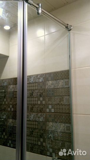 Стеклянные ограждения для ванной