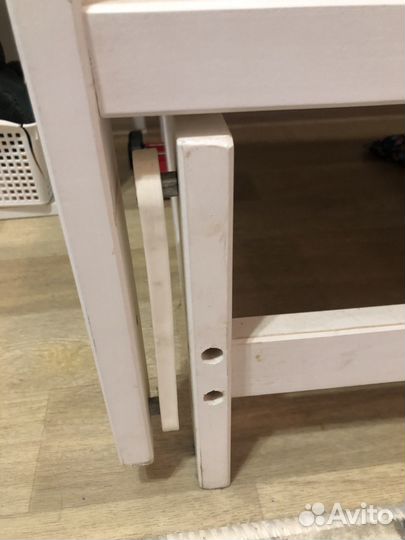 Детская кроватка с маятником белая