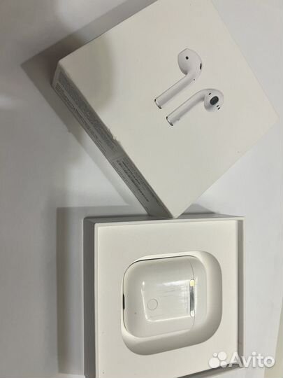 AirPods (2) A2031 кейс и правый наушник