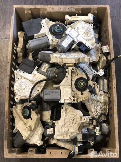 Моторчик стеклоподъемника VAG