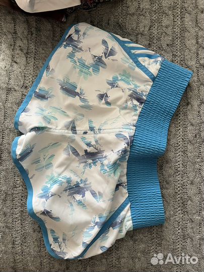 Спортивный костюм с шортами adidas